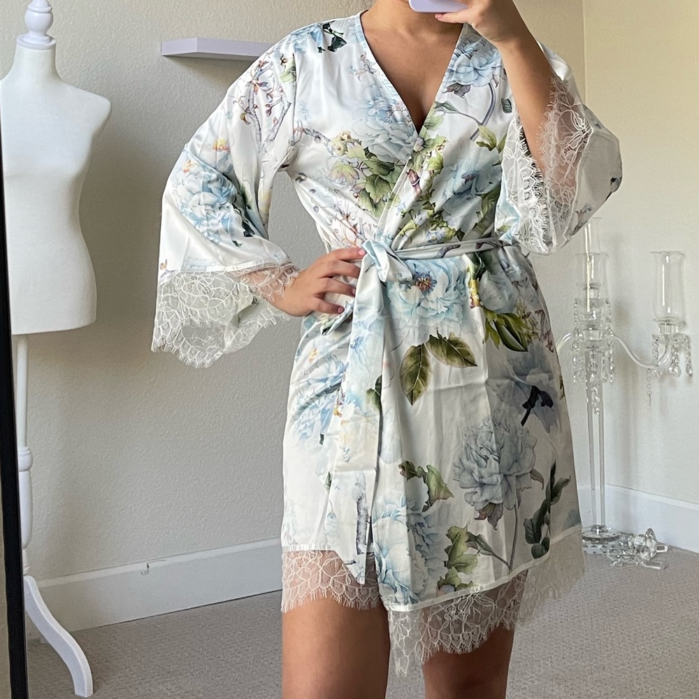 Floral Lace Trim Robe